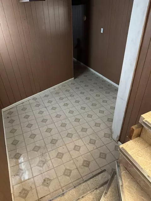 Bath - 6941 Pershing Rd, Stickney, IL 60402 photo 2 of 3