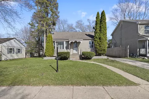 1528 Walnut Dr, Woodstock, IL 60098