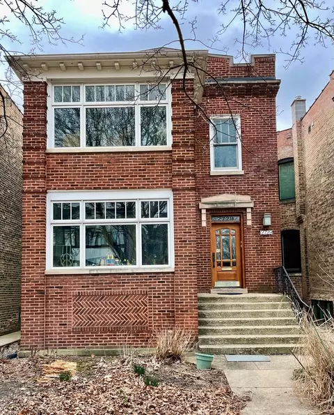 2729 W Agatite Ave, Chicago, IL 60625
