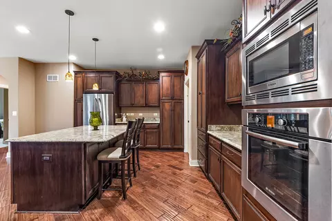 Kitchen - 19508 Sarkis Dr, Mokena, IL 60448 photo 2 of 3