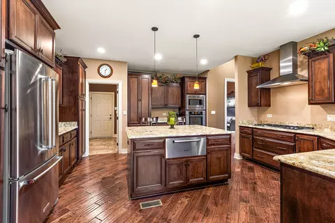 Kitchen - 19508 Sarkis Dr, Mokena, IL 60448 photo 3 of 3