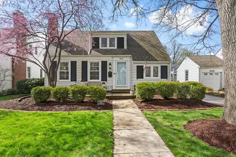 907 W John St, Champaign, IL 61821