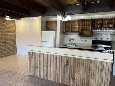Kitchen - 702 Kenneth Cir, Elgin, IL 60120 photo 1 of 3