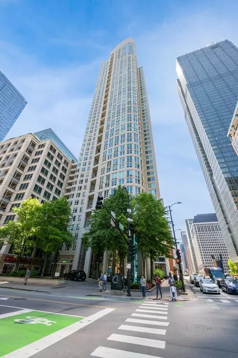 345 N La Salle St #4105, Chicago, IL 60654