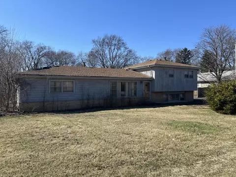 4 N146 Swift Rd, Addison, IL 60101
