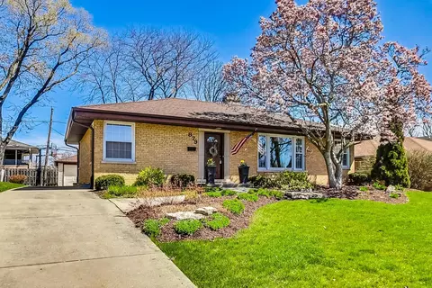 879 S Poplar Ave, Elmhurst, IL 60126