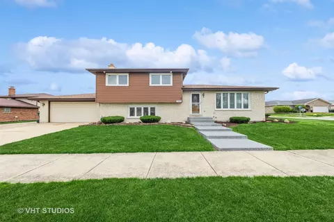 7451 Blackstone Ave, Justice, IL 60458