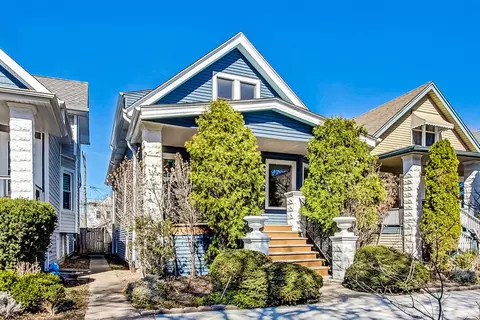 3810 W Eddy St, Chicago, IL 60618
