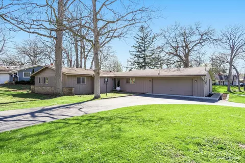1294 Banbury Rd, Mundelein, IL 60060