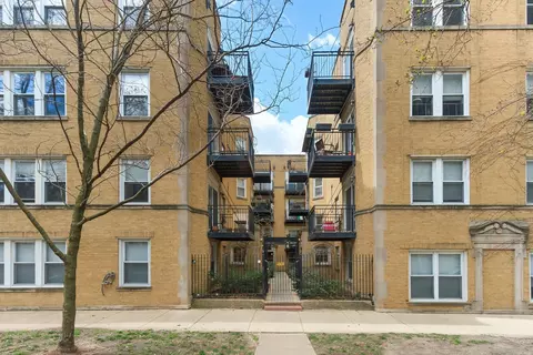 7052 N Damen Ave #3, Chicago, IL 60645