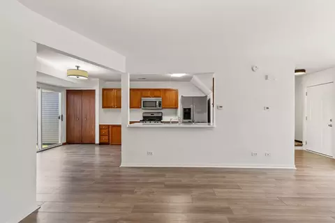 983 Symphony Dr, Aurora, IL 60504 photo 5