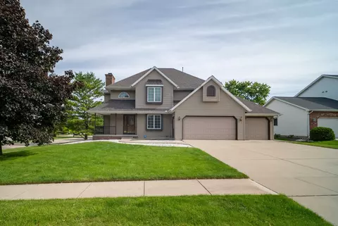 3202 Eagle Crest Rd, Bloomington, IL 61704