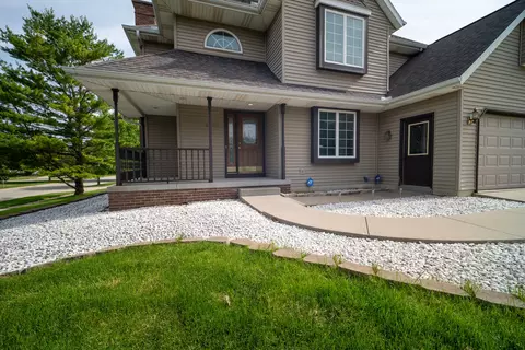 3202 Eagle Crest Rd, Bloomington, IL 61704 photo 2