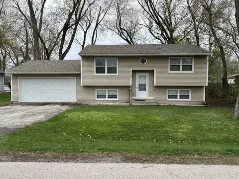 7107 Seminole Dr, Wonder Lake, IL 60097