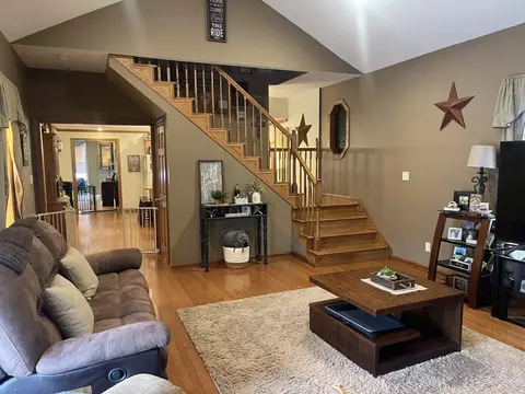 Living - 1302 W Jackson St, Ottawa, IL 61350 photo 8 of 9