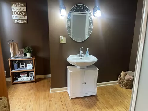 Bath - 1302 W Jackson St, Ottawa, IL 61350 photo 3 of 4