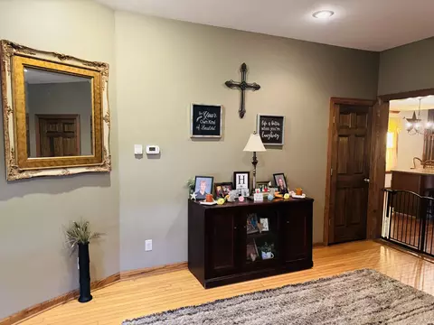 Living - 1302 W Jackson St, Ottawa, IL 61350 photo 6 of 9
