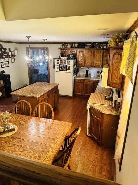 Dining - 1302 W Jackson St, Ottawa, IL 61350 photo 5 of 6