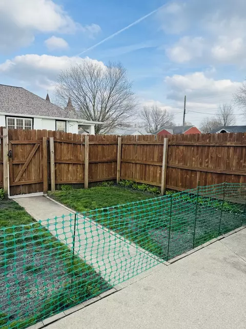 Exterior - 1302 W Jackson St, Ottawa, IL 61350 photo 12 of 13