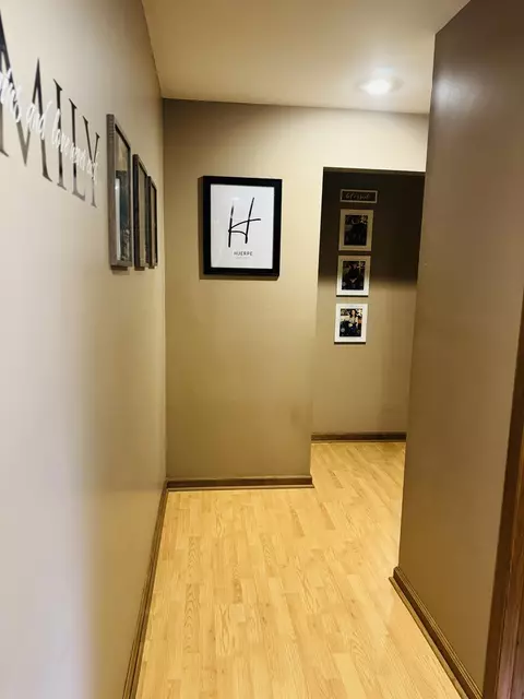 Entry Way - 1302 W Jackson St, Ottawa, IL 61350 photo 3 of 3