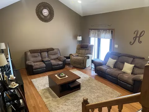 Living - 1302 W Jackson St, Ottawa, IL 61350 photo 9 of 9