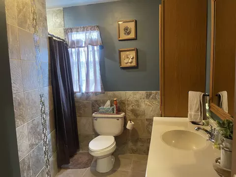 Bath - 1302 W Jackson St, Ottawa, IL 61350 photo 4 of 4