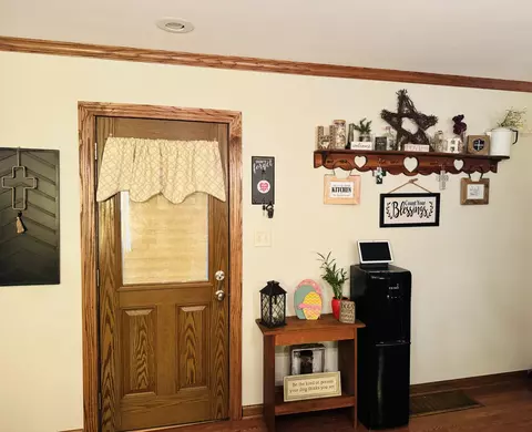 Living - 1302 W Jackson St, Ottawa, IL 61350 photo 1 of 9