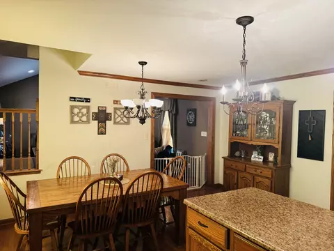 Dining - 1302 W Jackson St, Ottawa, IL 61350 photo 1 of 6