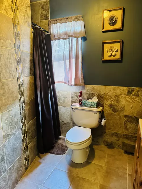 Bath - 1302 W Jackson St, Ottawa, IL 61350 photo 2 of 4