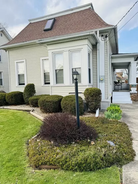 Exterior - 1302 W Jackson St, Ottawa, IL 61350 photo 6 of 13
