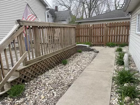 Exterior - 1302 W Jackson St, Ottawa, IL 61350 photo 10 of 13