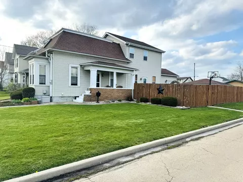 Exterior - 1302 W Jackson St, Ottawa, IL 61350 photo 3 of 13