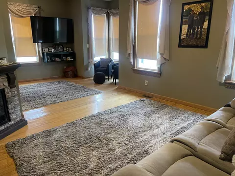Living - 1302 W Jackson St, Ottawa, IL 61350 photo 3 of 9