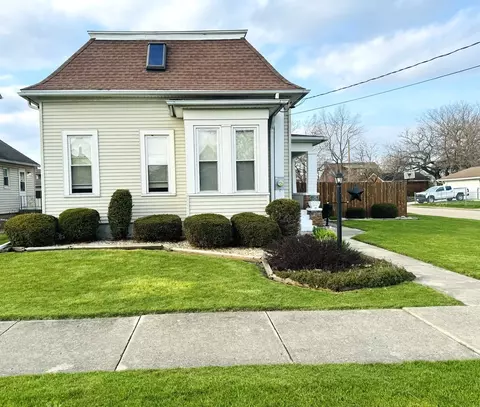 Exterior - 1302 W Jackson St, Ottawa, IL 61350 photo 2 of 13