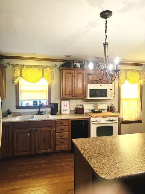 Kitchen - 1302 W Jackson St, Ottawa, IL 61350 photo 3 of 4