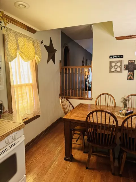 Dining - 1302 W Jackson St, Ottawa, IL 61350 photo 2 of 6