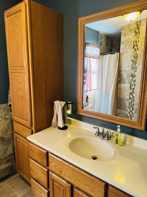 Bath - 1302 W Jackson St, Ottawa, IL 61350 photo 1 of 4
