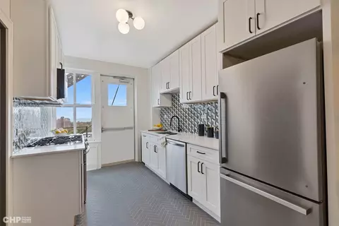 Kitchen - 5555 S Everett Ave #E-14, Chicago, IL 60637 photo 2 of 2
