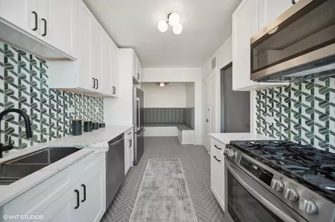 Kitchen - 5555 S Everett Ave #E-14, Chicago, IL 60637 photo 1 of 2