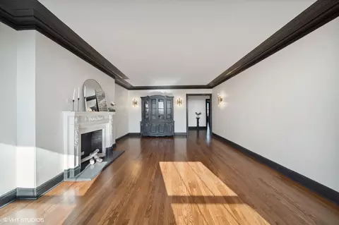 Living - 5555 S Everett Ave #E-14, Chicago, IL 60637 photo 3 of 4