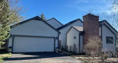 80 Warrington Dr, Lake Bluff, IL 60044