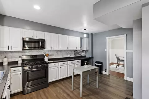 Kitchen - 846 Cobb Blvd, Kankakee, IL 60901 photo 2 of 2