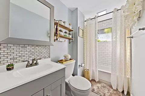Bath - 846 Cobb Blvd, Kankakee, IL 60901 photo 1 of 2