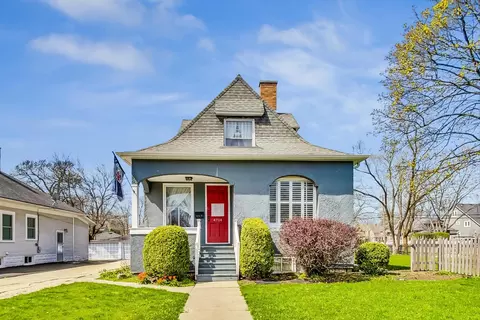 4704 Main St, Downers Grove, IL 60515