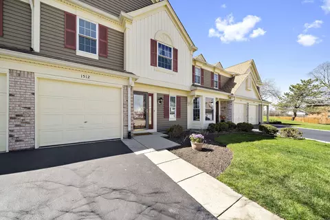 1512 Apple Grove Ln, Westmont, IL 60559