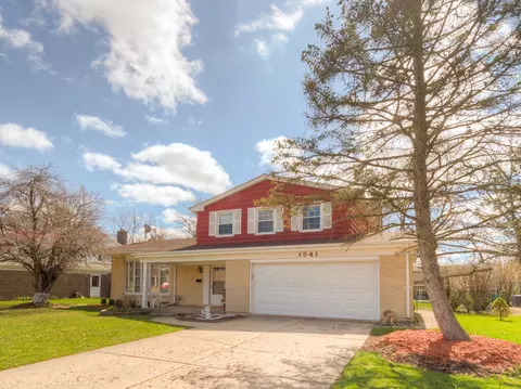 1541 E Lake Louise Dr, Palatine, IL 60074