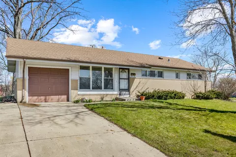 580 Newark Ln, Hoffman Estates, IL 60169