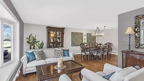 Living - 349 Eaker Pl, Des Plaines, IL 60016 photo 1 of 4