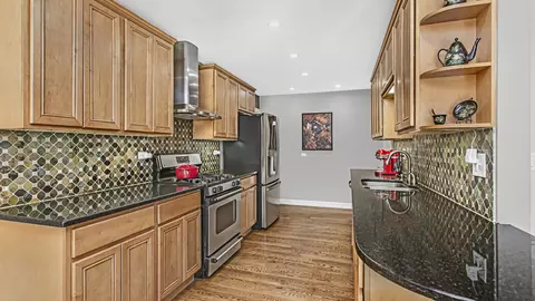 Kitchen - 349 Eaker Pl, Des Plaines, IL 60016 photo 2 of 2