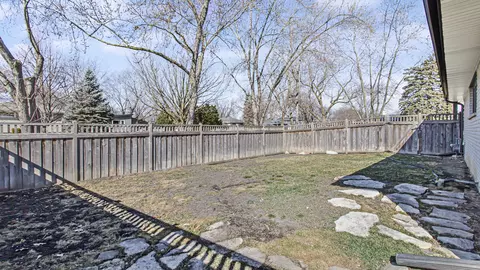 Exterior - 349 Eaker Pl, Des Plaines, IL 60016 photo 2 of 2